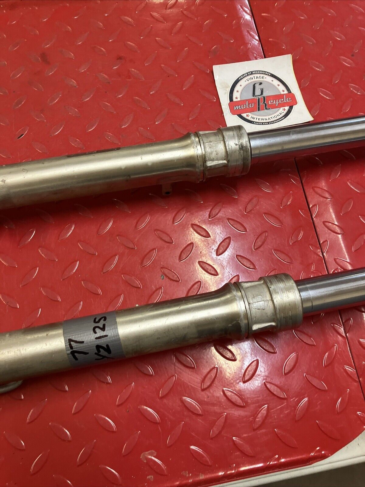 Yamaha YZ125 1977 front fork assembly triple clamp