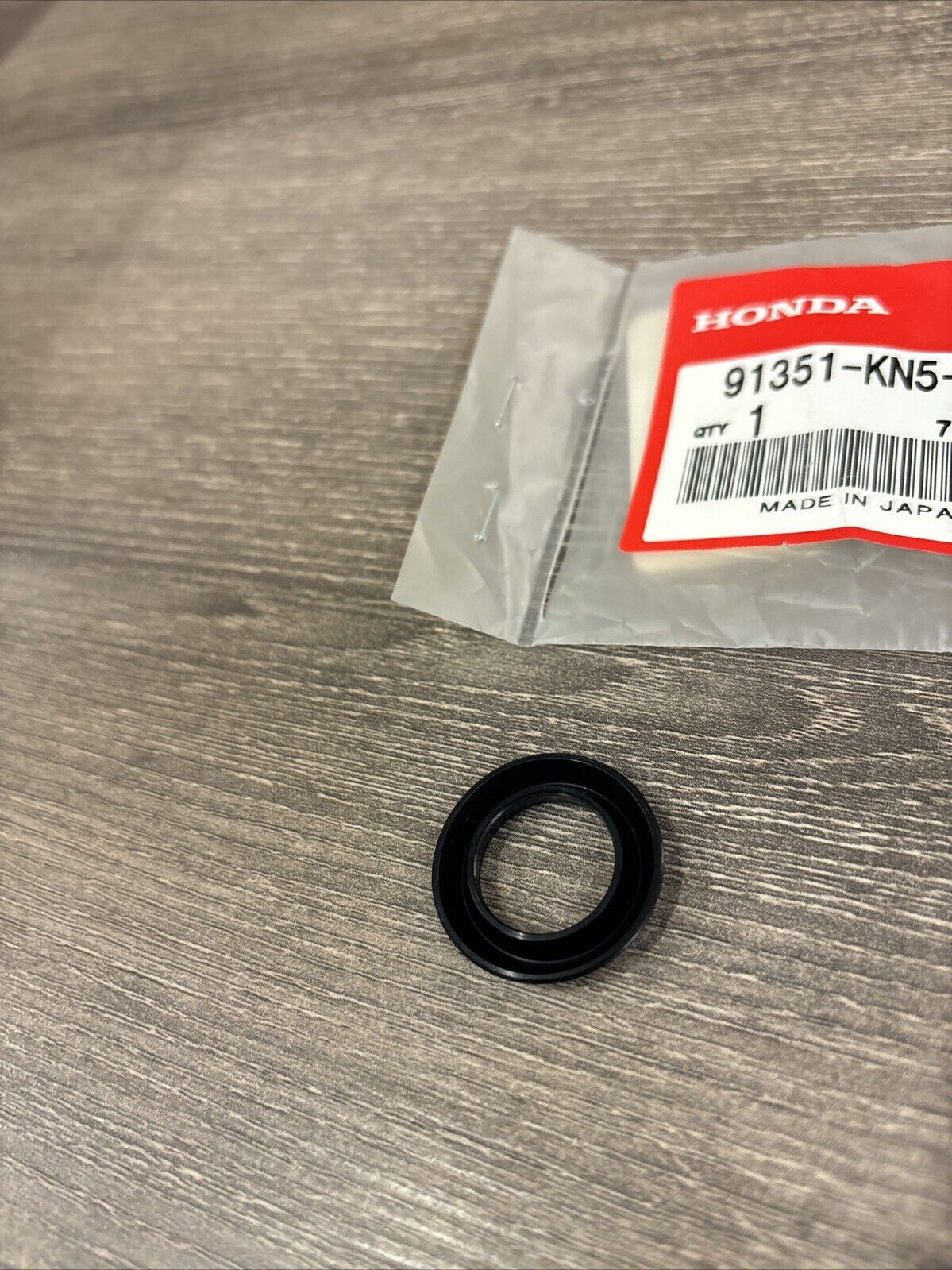 NOS Honda RVF750R XR250 R XR600R DUST SEAL B 91351-KN5-004 H128