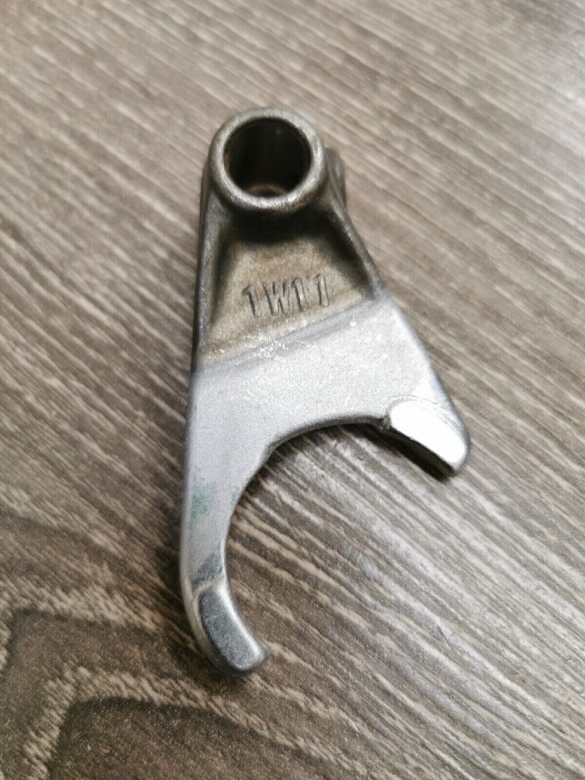 NOS YAMAHA YZ100 YZ125  SHIFT FORK 1W1-18511-01  Y57