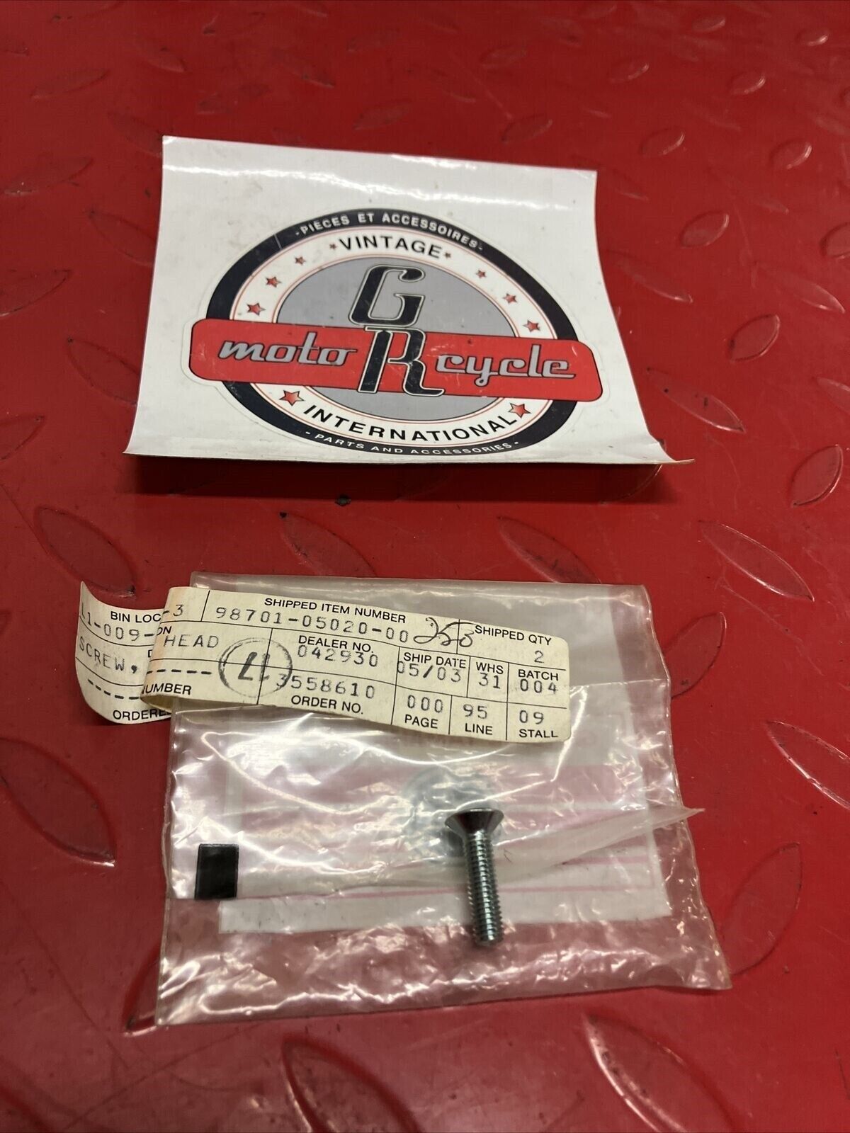 NOS YAMAHA SCREW FLAT HEAD 98701-05020-00 SUB BY 98707-05020-00 Y67