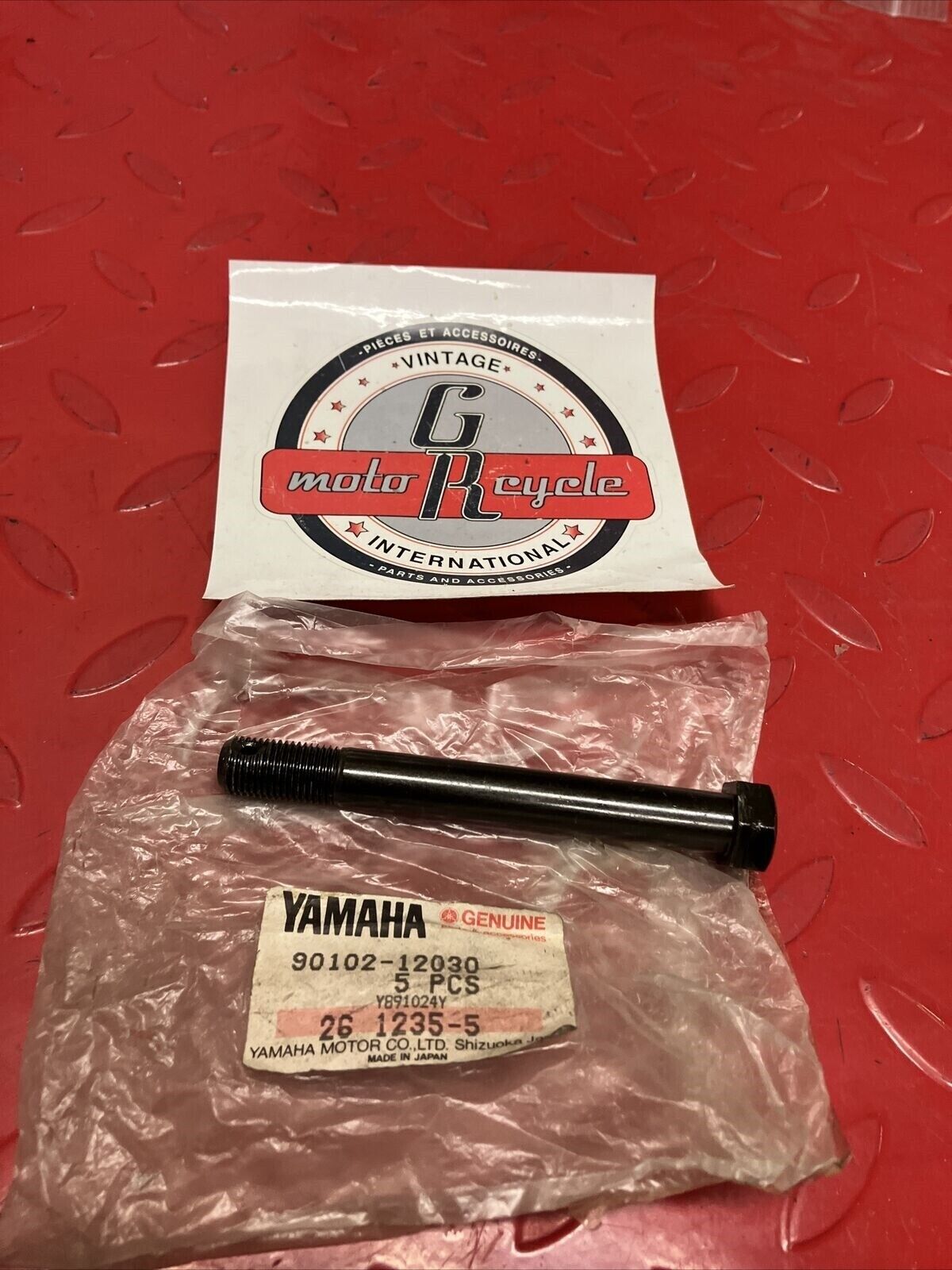 NOS YAMAHA BOLT WITH HOLE 90102-12030-00 Y64