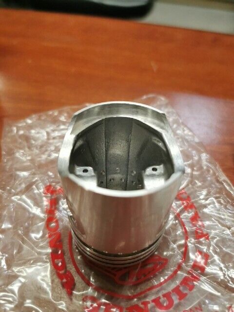NOS Honda C105 CA105 CD105 PISTON (OS 0.25) 13102-002-000 H4