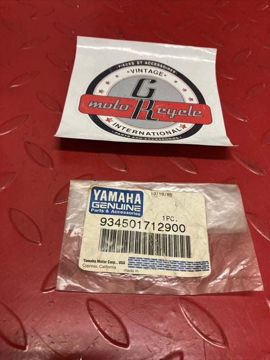 NOS YAMAHA PISTON PIN SNAP RING CIRCLIP 93450-17129-00 Y61