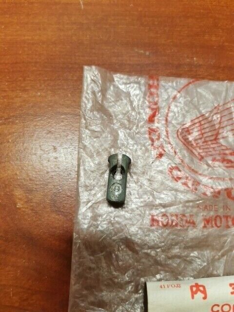 NOS Honda Z50 THROTTLE CABLE HOLDER (OUTER) 53162-045-670 H90