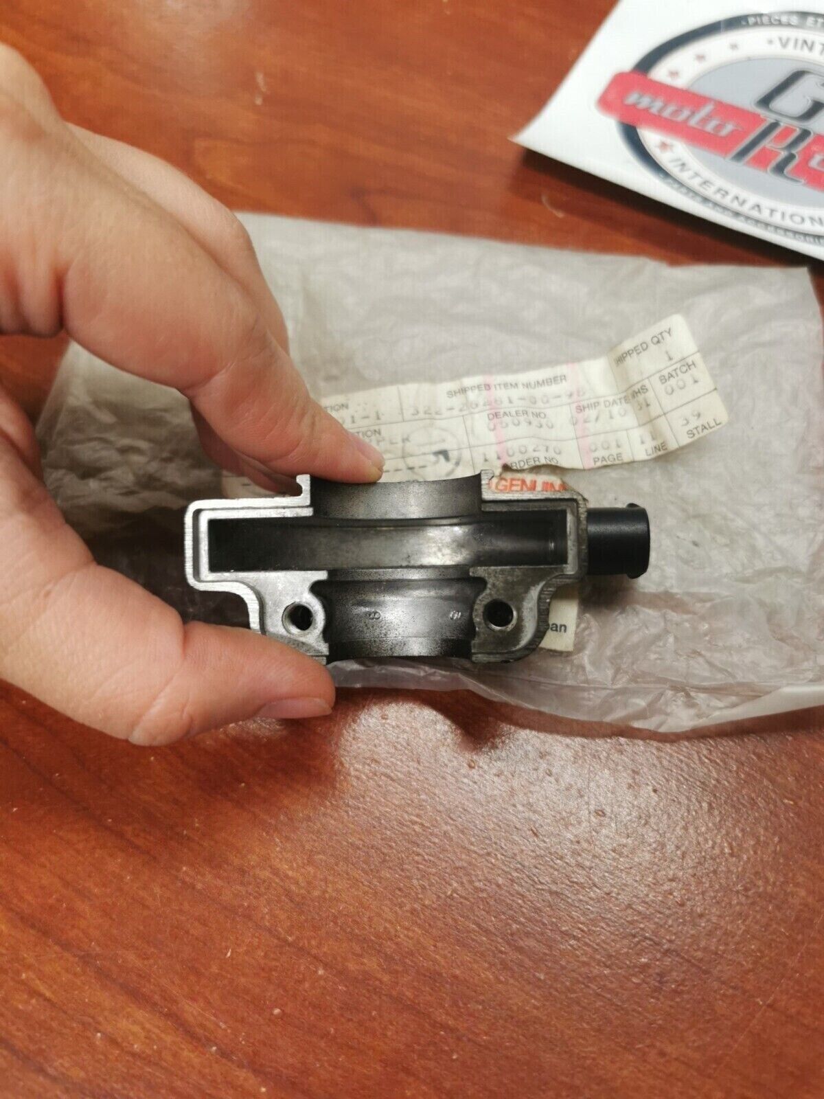 NOS Yamaha YZ100 YZ125 RT2 MX125 MX175 MX360 GRIP UPPER CAP 322-26281-00-98 Y87