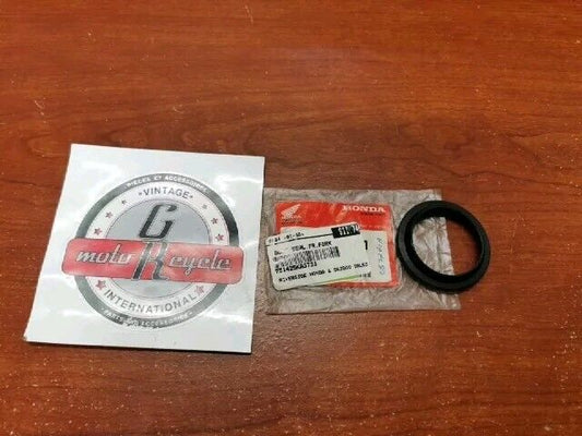 NOS Honda CR125R CR250R CR480R FRONT FORK DUST SEAL 51425-KA3-731 H152