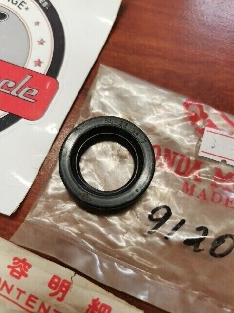 NOS Honda CA125 CA250T CB250 CM125C CMX250C OIL SEAL 22X34X7 91207-KB4-671 H71