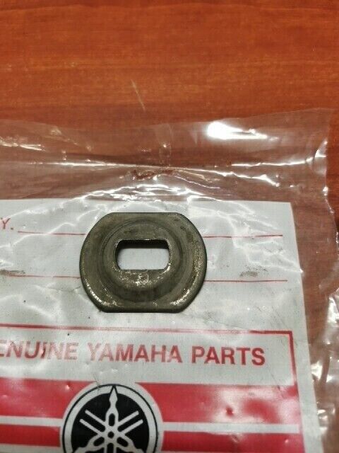 NOS Yamaha SPECIAL SHAPE WASHER 853-47374-00-00 SUB 90209-22027-00 Y131