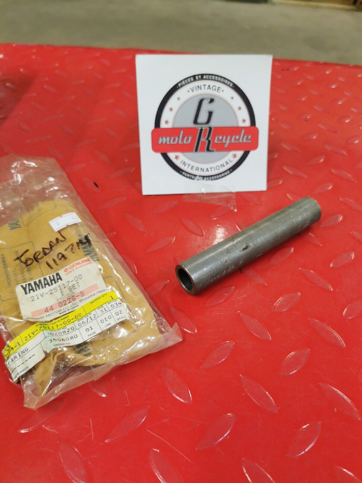 NOS YAMAHA YTM225  1986   SPACER BEARING  21V-25117-00 Y50