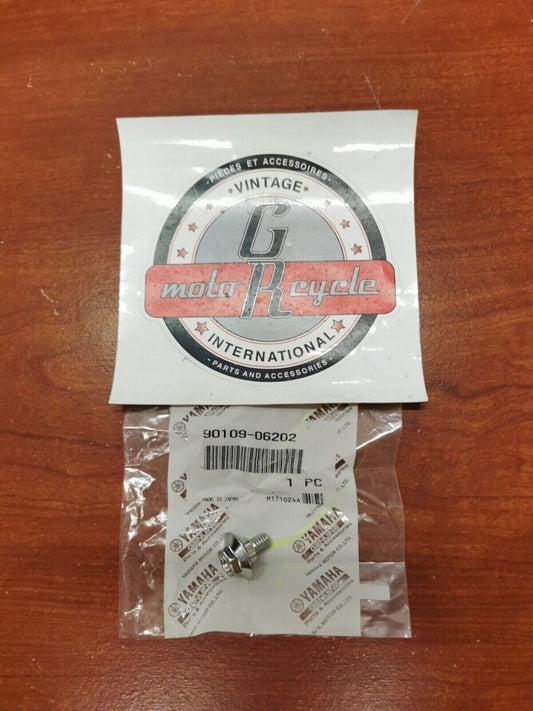 NOS Yamaha YXF85 YXE85 XSR900 FZ07 FJ09 MT07 MT09 BOLT 90109-06202-00 Y83
