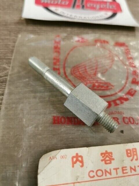 NOS HONDA SL125 SL125K1 BOLT  REAR CUSHION  90123-110-000 H88