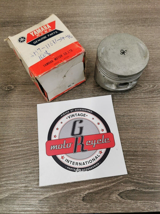 NOS YAMAHA  XS1100 1978   1979 PISTON STD  2H7-11631-04-46  Y47
