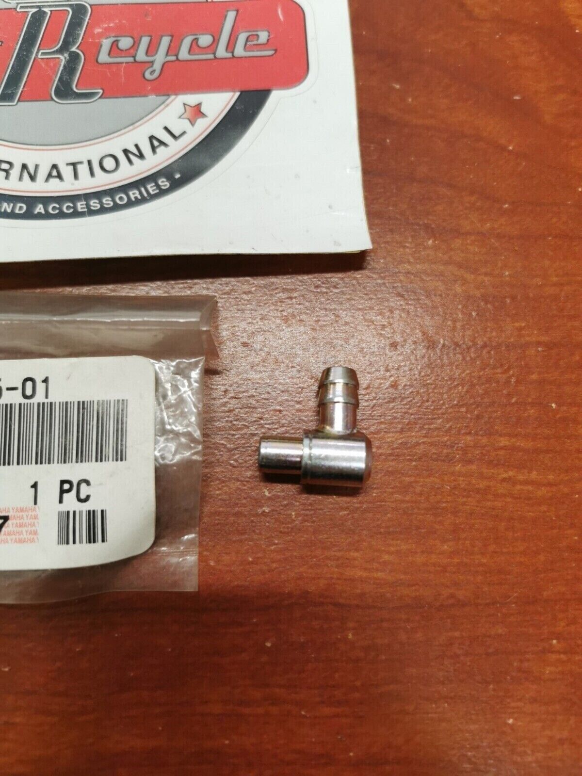 NOS Yamaha YZ80 YZ85 YZ125 YZ250 SUCTION PIPE CONNECTOR 353-13115-01-00 Y98