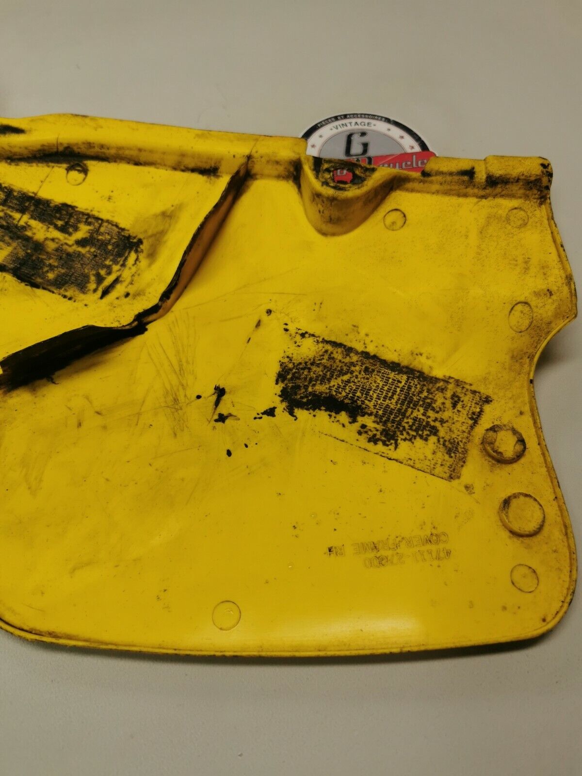 Suzuki RM125 1991 right side cover panel number plate 47111-27C02-25Y