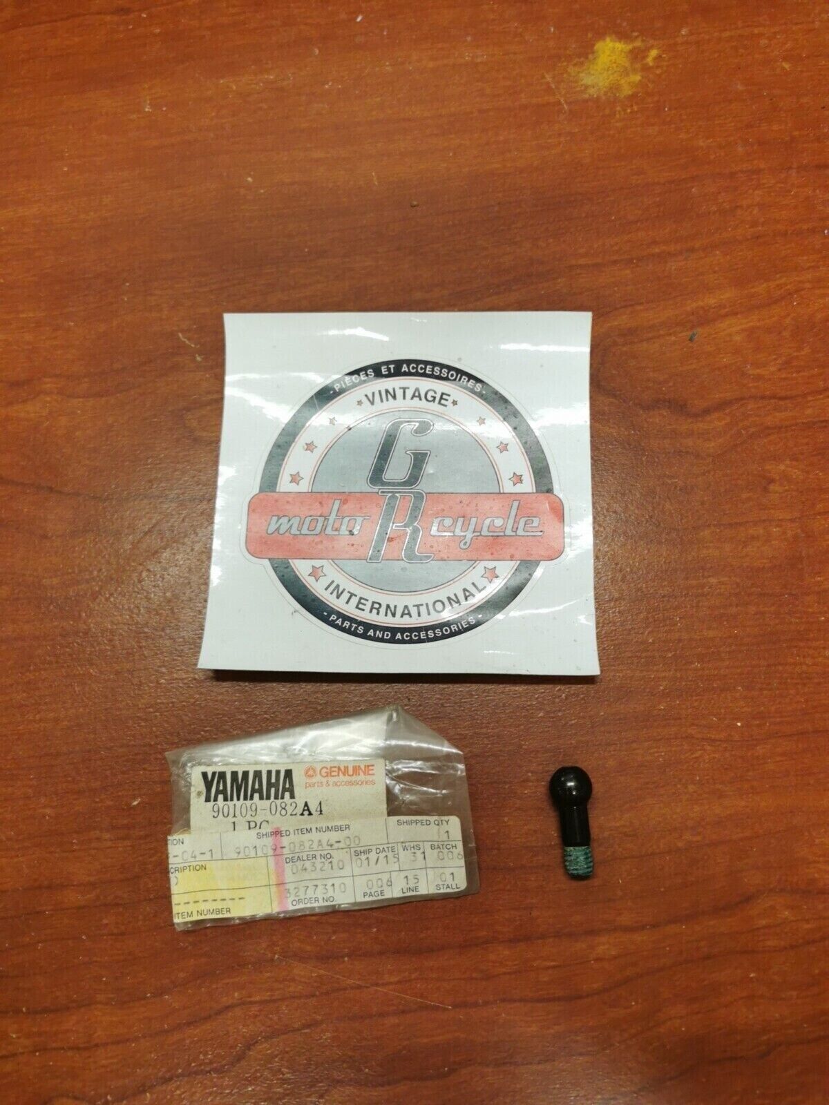 NOS YAMAHA FZ600 SRX600 FZR400 BOLT 90109-082A4-00 SUB. 90109-08224-00 Y72