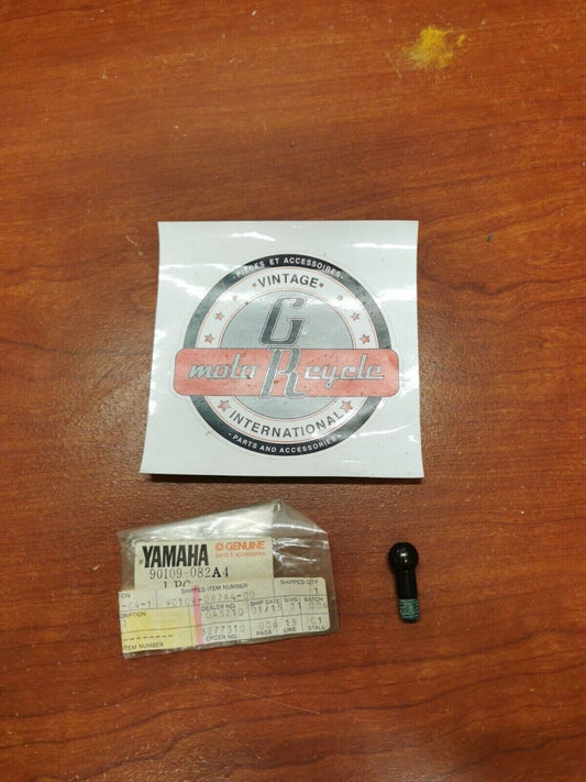 NOS YAMAHA FZ600 SRX600 FZR400 BOLT 90109-082A4-00 SUB. 90109-08224-00 Y72