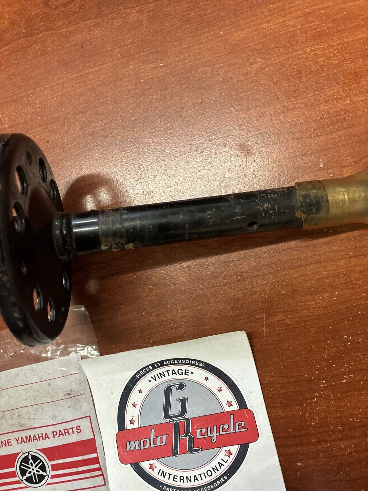 NOS Yamaha GP246F GP292F GS300 SM292 REAR AXLE 853-47520-01-00 Y183