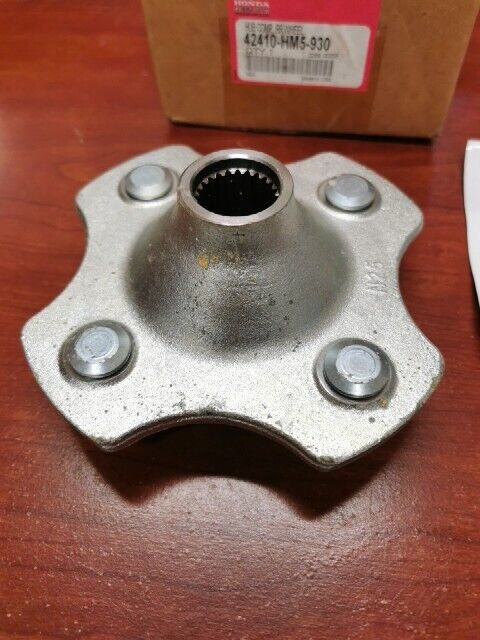 NOS Honda TRX300 TRX300FW REAR WHEEL HUB 42410-HM5-930 H104