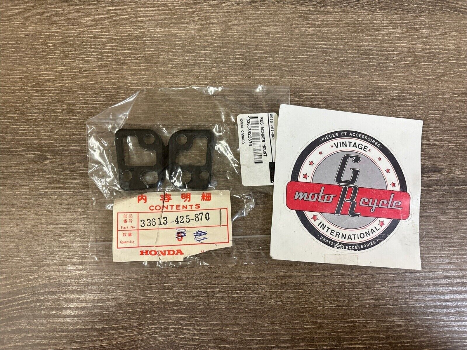 NOS Honda 1979 CB750L REAR WINKER MOUNT RUBBER 33613-425-870 H121