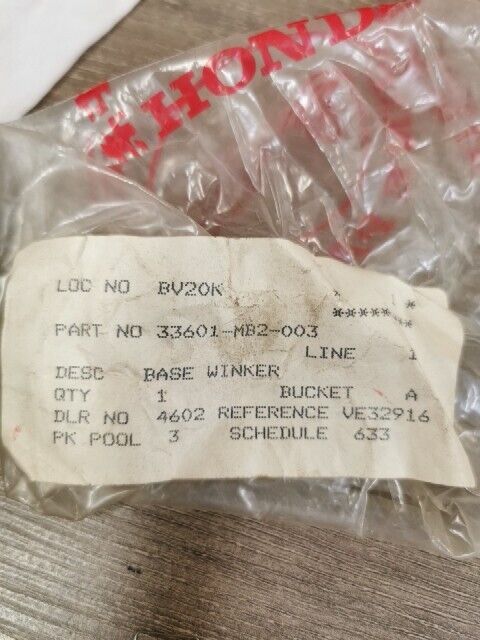 NOS HONDA VF400F VF750F 1982 - 1984 BASE WINKER 33601-MB2-003 H89