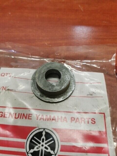 NOS Yamaha FS1 FS50 KICK SPRING GUIDE 132-15664-00-00 SUB 132-15664-01-00 Y119