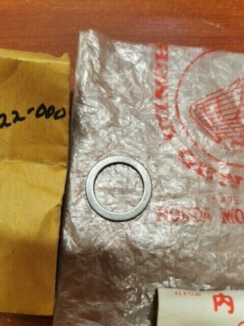 NOS Honda CB1100 CB750 CBX1000 RS1000 VALVE SPRING SEAT OUTER 14775-422-000 H90