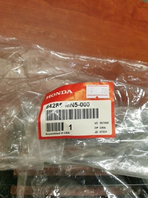 NOS Honda GL1500 RIGHT SIDE UNDER COWL LOUVER BROKEN PIN 64285-MN5-000 H106