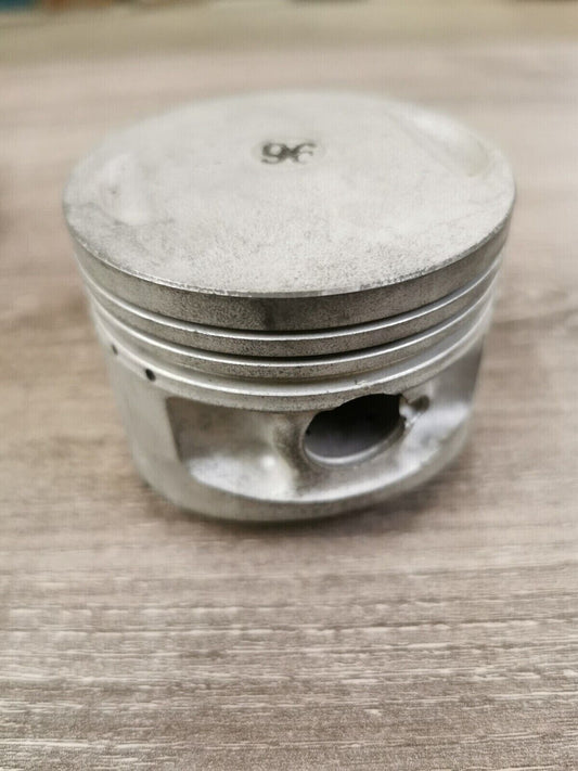 NOS YAMAHA  XS1100 1978   1979 PISTON STD  2H7-11631-04-46  Y47