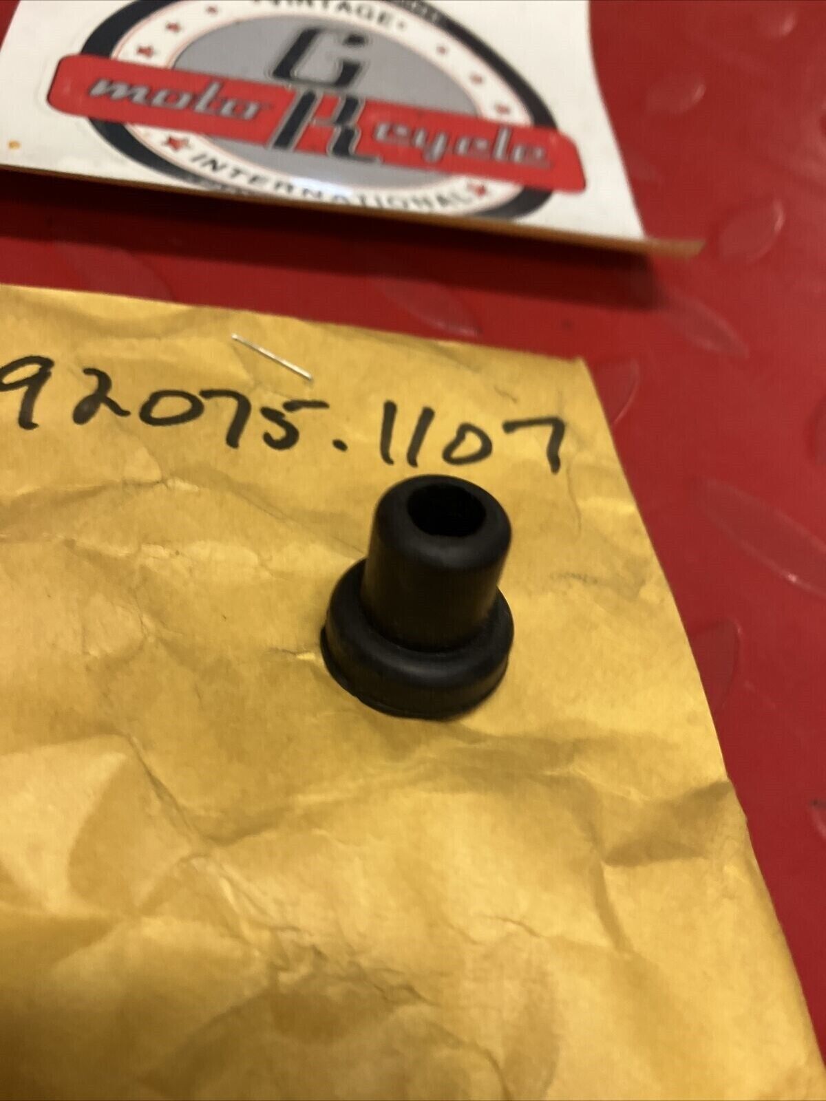 NOS KAWASAKI BRACKET DAMPER 92075-1107 K19