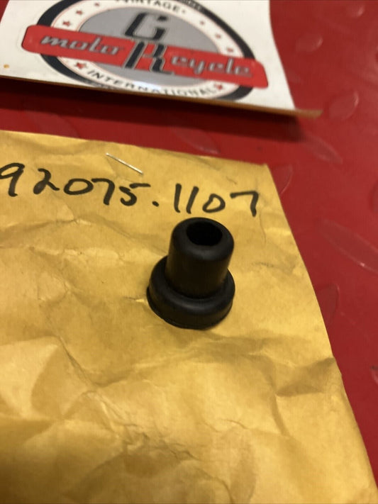 NOS KAWASAKI BRACKET DAMPER 92075-1107 K19