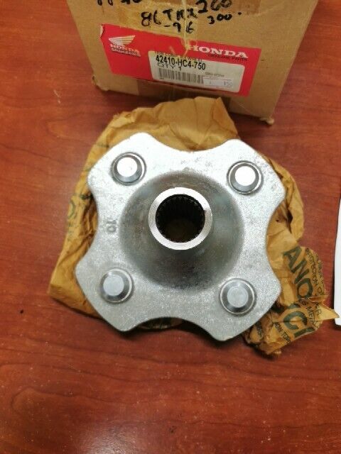 NOS Honda TRX200 D TRX300 FW REAR WHEEL HUB 42410-HC4-750 SUB 42410-HF1-A00 H104