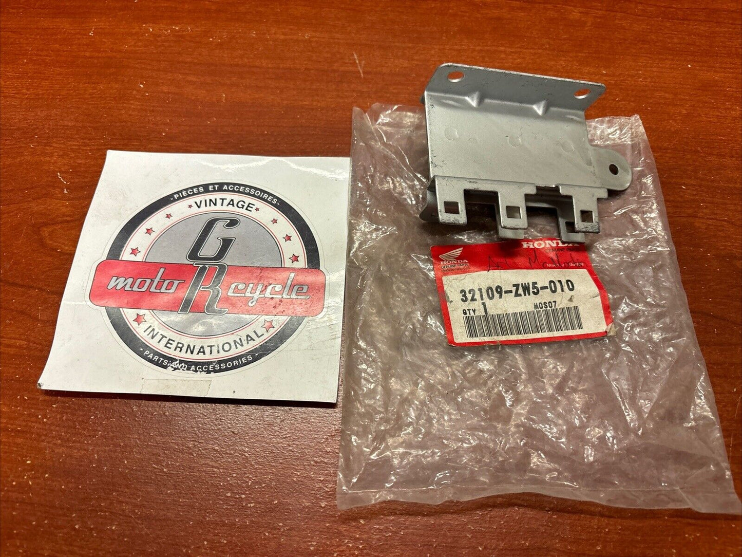NOS Honda BF115 BF130 CONNECTOR BRACKET 32109-ZW5-010 H185
