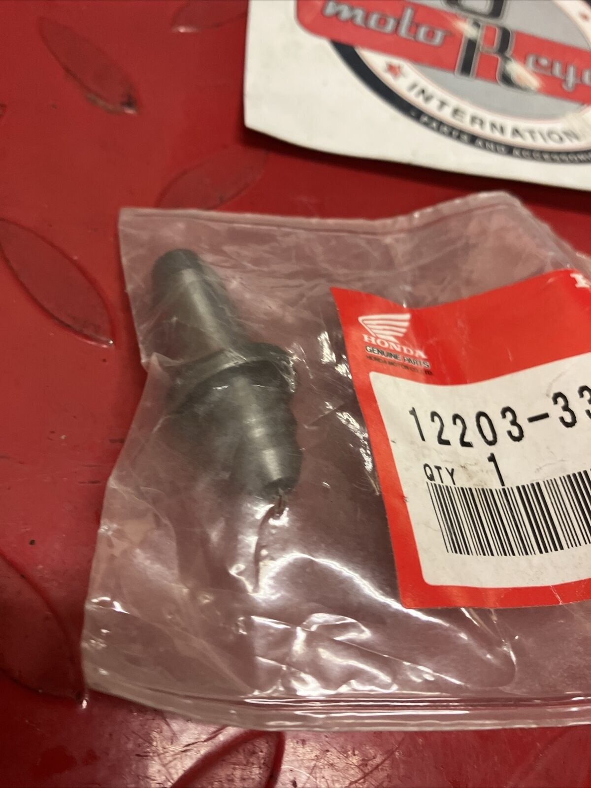 NEW NOS Honda XL100S XL75 XR100 R XR75 INTAKE VALVE GUIDE SUB. 12021-115-300 H69