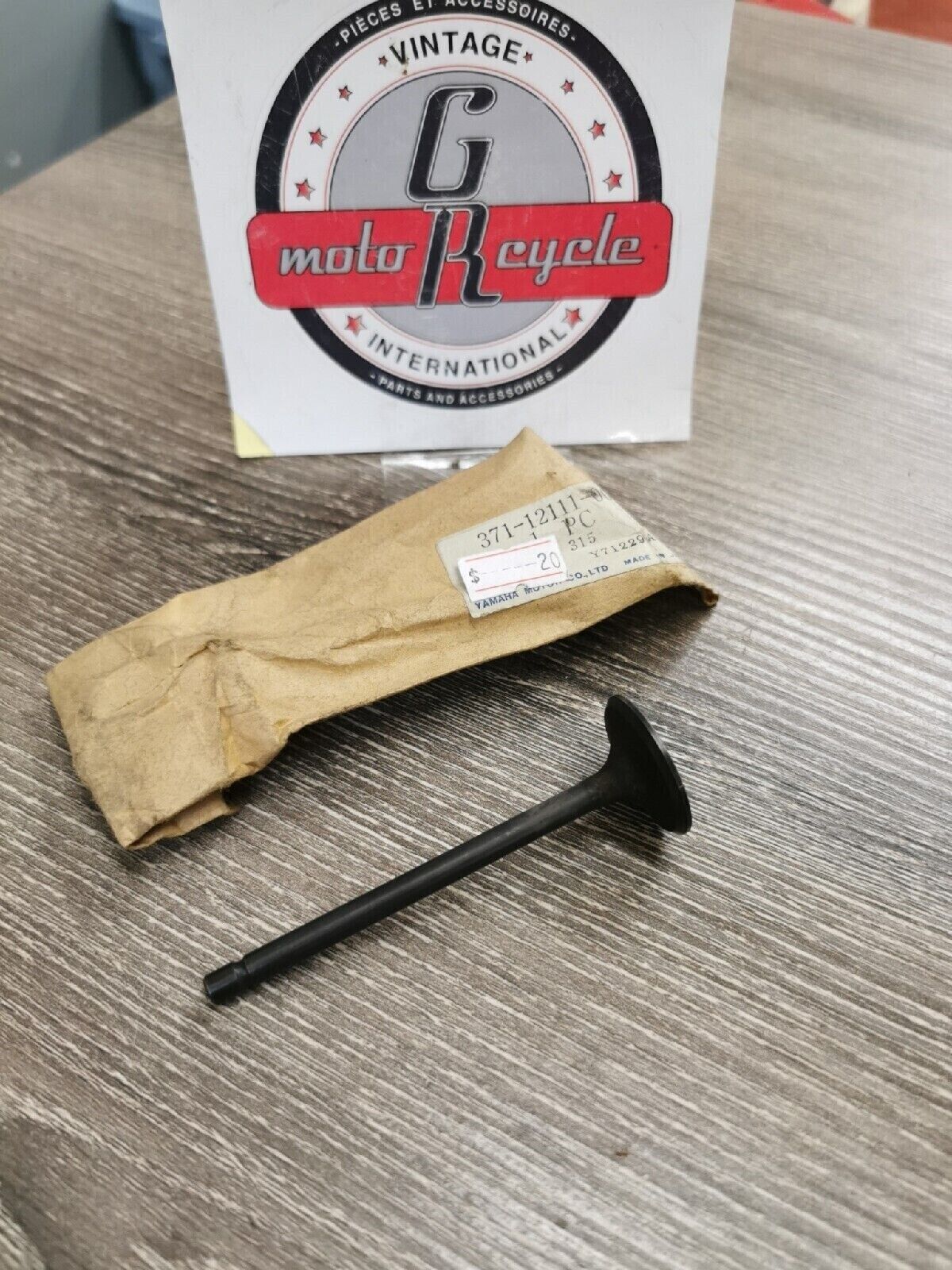NOS YAMAHA TX500 XS500 1973 - 1977  INTAKE VALVE  371-12111-00-00   Y53
