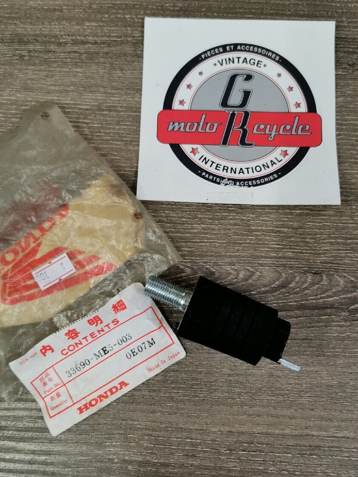 NOS HONDA  CB650SC 1983 - 1985 TURN SIGNAL STAY 33690-ME5-003  H45