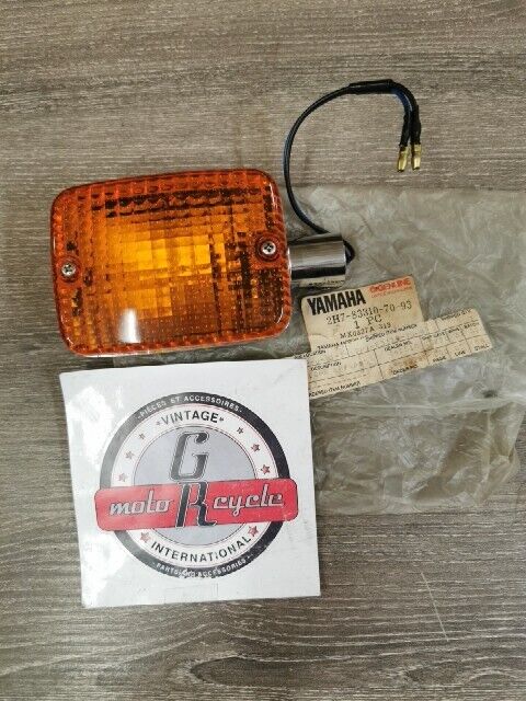 NOS YAMAHA XS1100H 1981 XS1100E FRONT FLASHER LAMP ASSY 2H7-83310-70-93 Y160