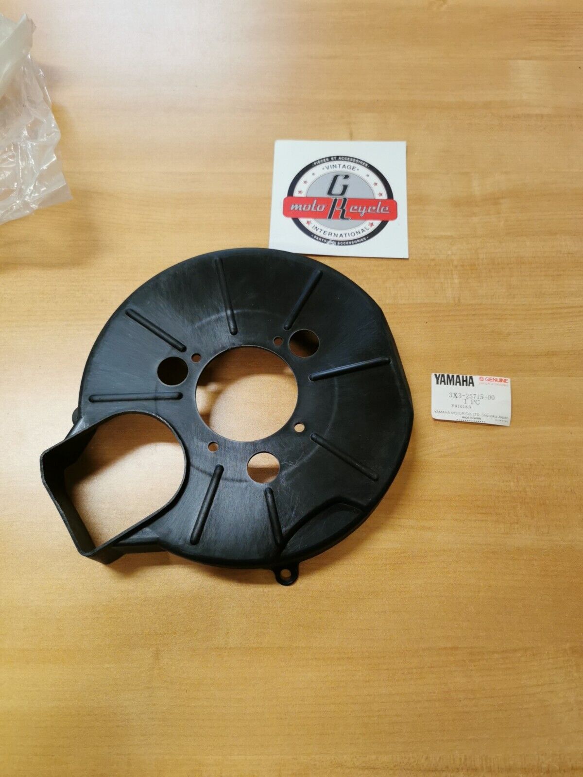 NOS YAMAHA YT125 1980 - 1982  REAR  BRAKE CALIPER COVER  3X3-25715-00  Y42