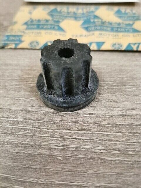 NOS YAMAHA XS650D XS1 TX650 XS2 XS650SG XS650SK DAMPER 256-21747-00-00 Y157