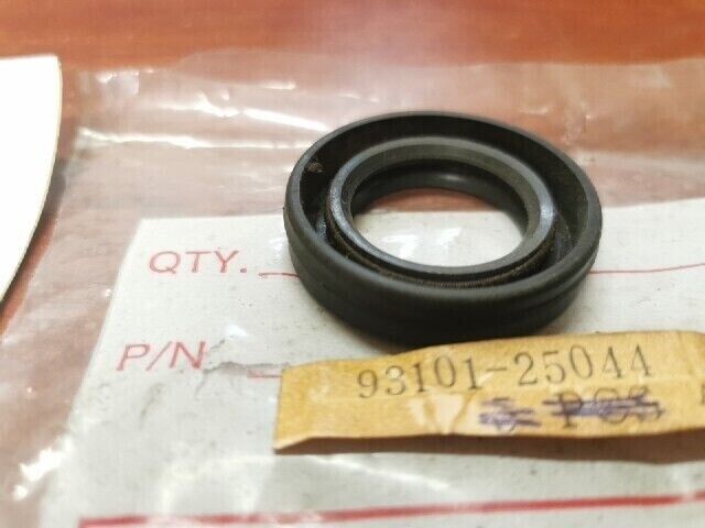 NOS Yamaha OIL SEAL SD-TYPE (25X40X9) 93101-25044-00 SUB 93102-25090-00 Y166