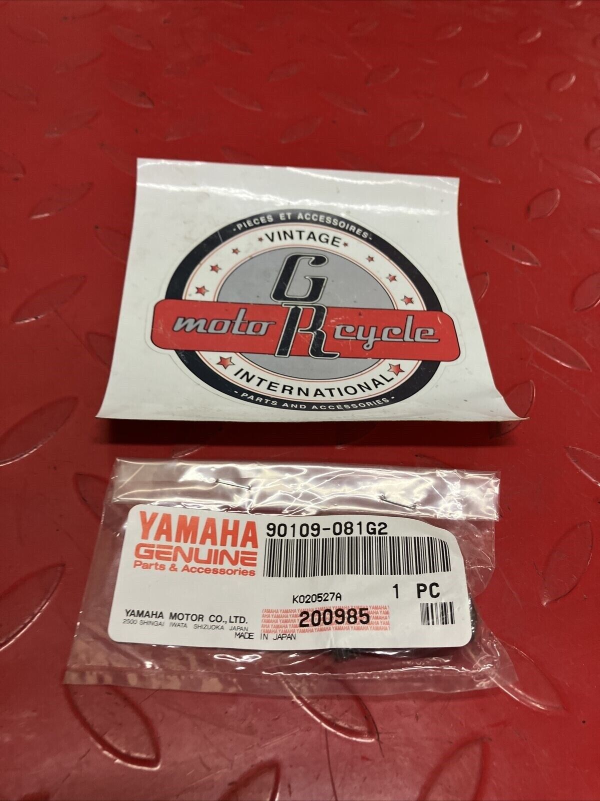 NOS YAMAHA BOLT 90109-081G2-00 Y67
