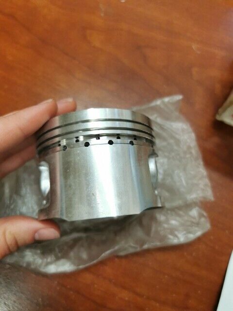 NOS Suzuki 1979 - 1981 GS1000 PISTON (STD) 12111-49001 S33