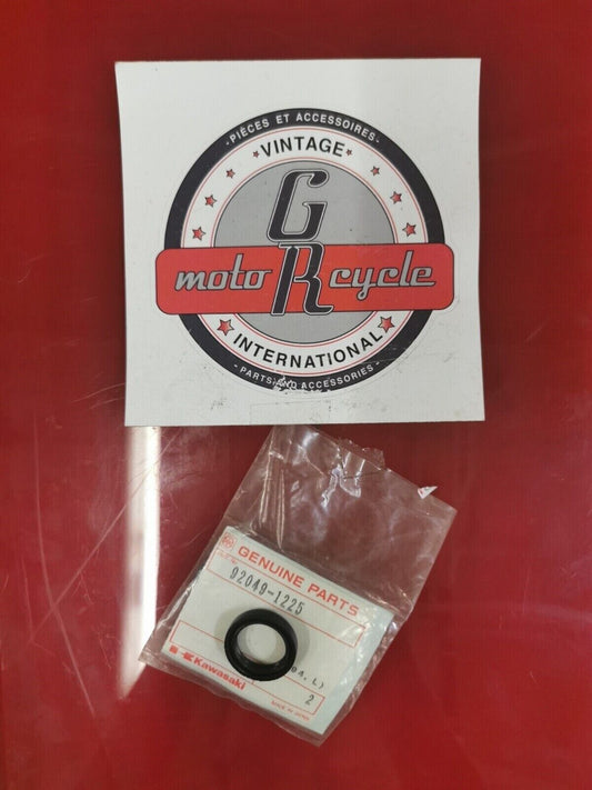 NOS KAWASAKI ZX600 OIL SEAL 92049-1225  K33