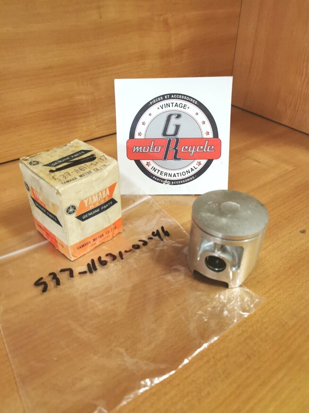 NOS YAMAHA YZ125 1974 - 1977  PISTON STD  SUPERCEDED BY  537-11631-02-96 Y46