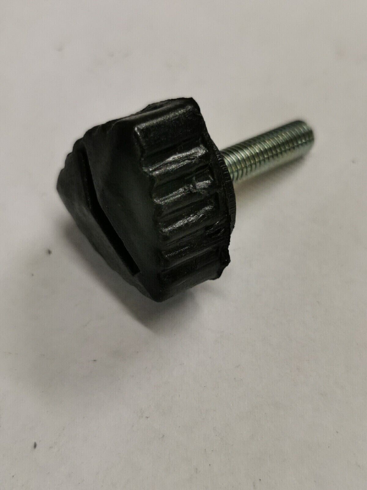 NOS PUCH BOMBARDIER MAXI SIDE COVER KNOB SCREW   P3