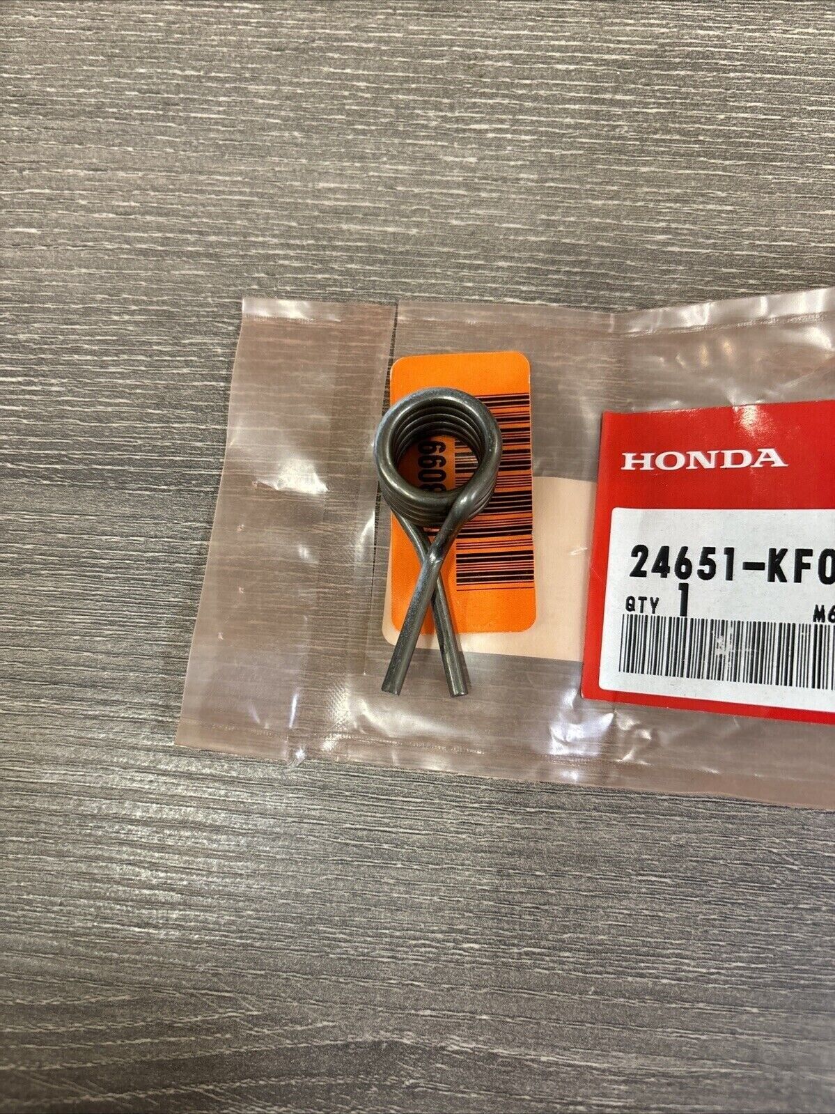 NOS Honda NX250 NX650 SLR650 XL250 GEAR SHIFT RETURN SPRING 24651-KF0-013 H118