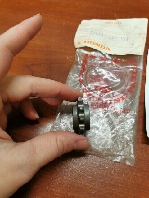 NOS Honda CB250 CB350 CB360 CL250 CL350 STARTER MOTOR SPROCKET 31202-286-158 H75