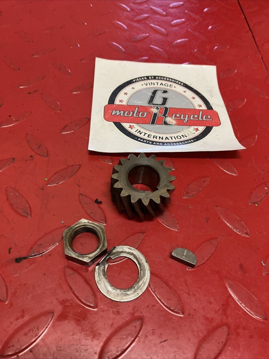 Suzuki RV125 1975 primary drive gear nut washer