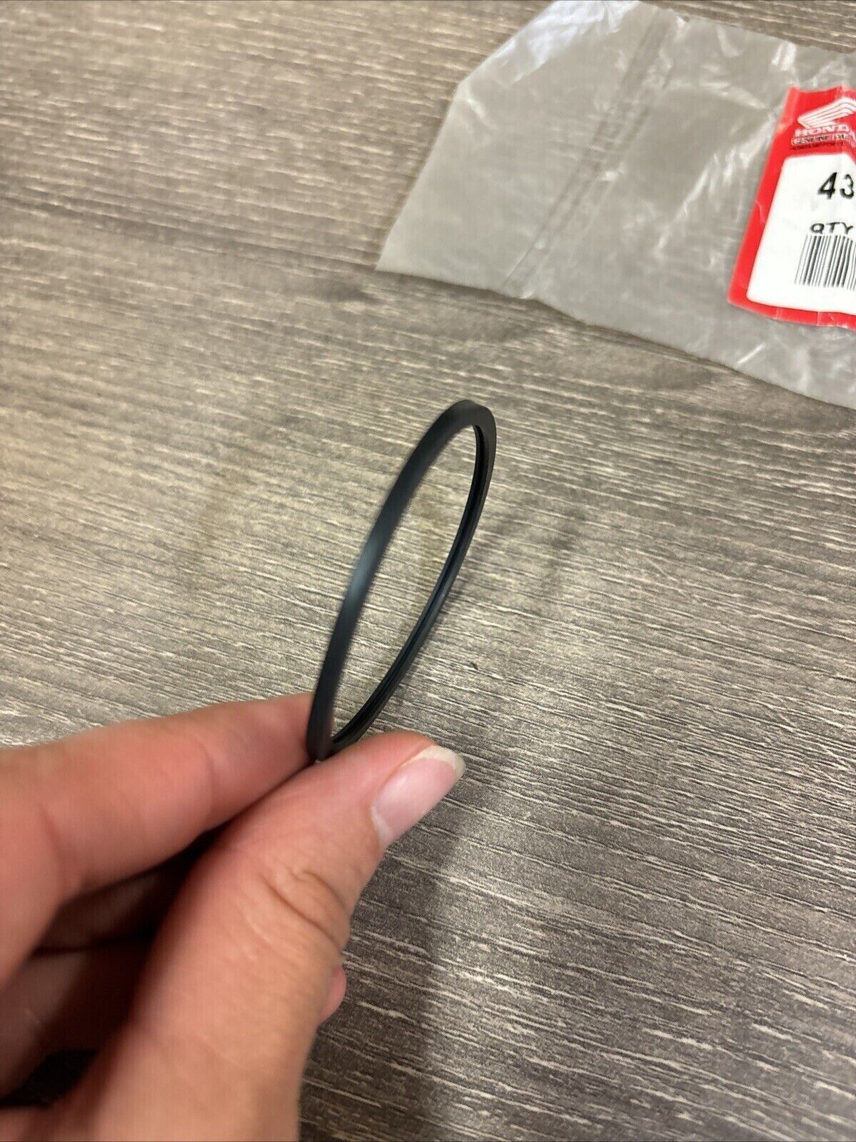 NOS Honda FL400R VF1000R SEAL DUST 43109-VM0-006 H121