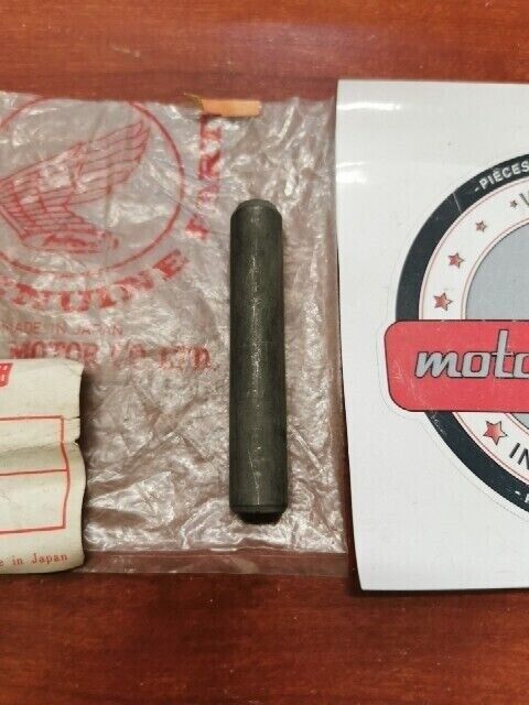NOS Honda CB500K CB550 VALVE ROCKER ARM SHAFT 14451-323-010 H97