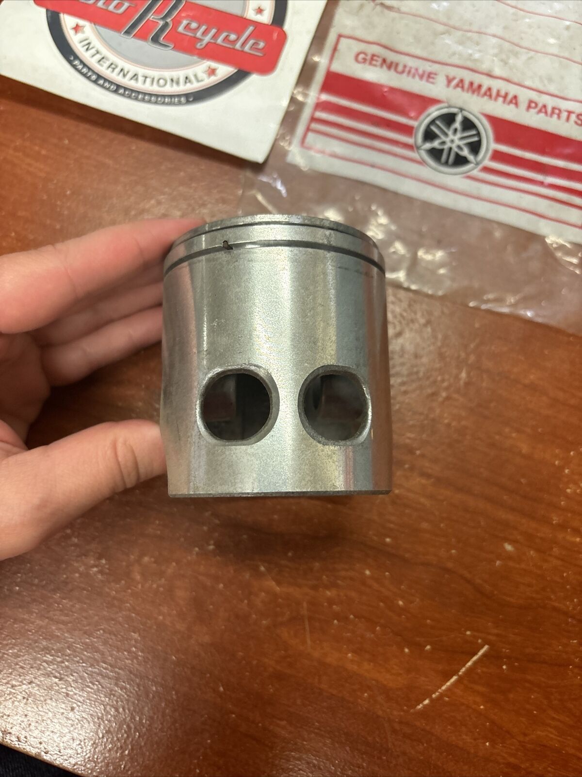 NOS Yamaha PISTON O/S 0.75 360-11637-01 SUB 360-11637-02-00 360-11637-03-00 Y175